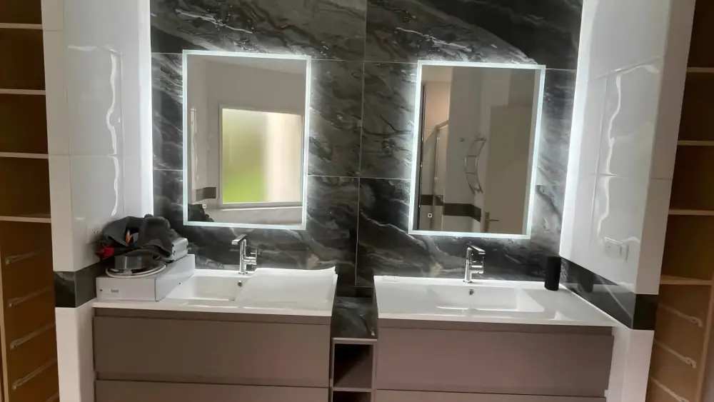 salle-bain-carrelage-clair-parthenay
